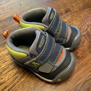 Like new Baby Keens. Size 4